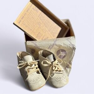 Baby Deer 1950s White Leather Vintage Baby Shoes with Box Nursery Decor Gift